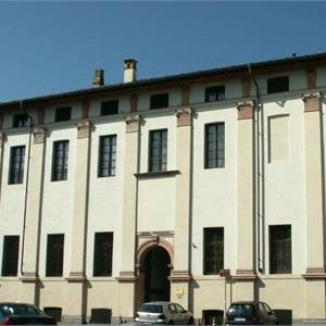 1 locale In Affitto a Crema