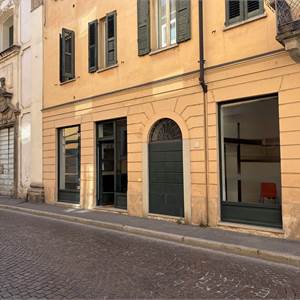 Negozio In Affitto a Crema