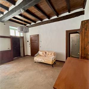 1 locale In Affitto a Crema