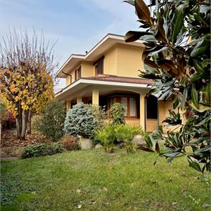 Villa Bifamiliare In Vendita a Crema